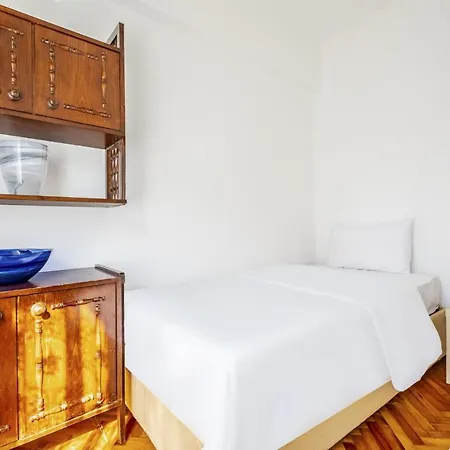 Flat With Balcony Near Zorlu Center Apartment Istanbul