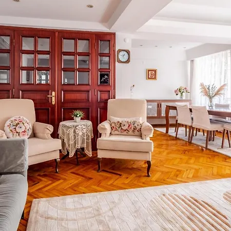 Flat With Balcony Near Zorlu Center Istanbul