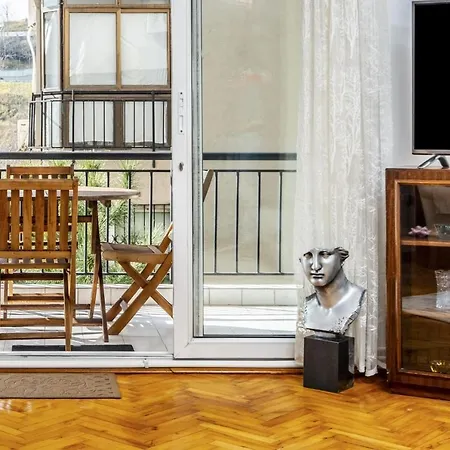 Flat With Balcony Near Zorlu Center