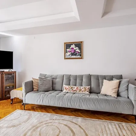 Flat With Balcony Near Zorlu Center Apartment *