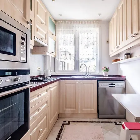 Apartment Flat With Balcony Near Zorlu Center Istanbul