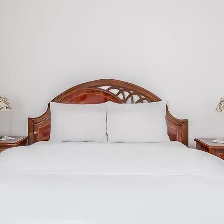 Flat With Balcony Near Zorlu Center Apartment