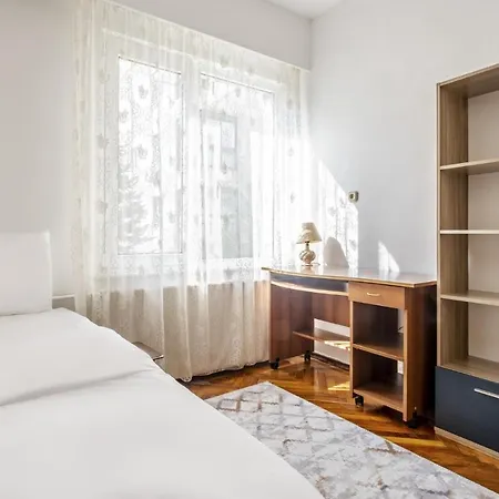 Flat With Balcony Near Zorlu Center Apartment *