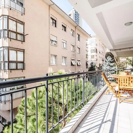 Flat With Balcony Near Zorlu Center Apartment *